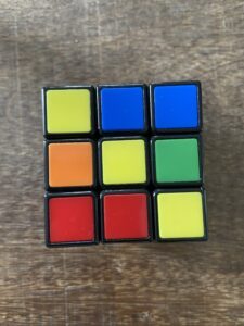 Rubik's Zauberwürfel gelber Punkt